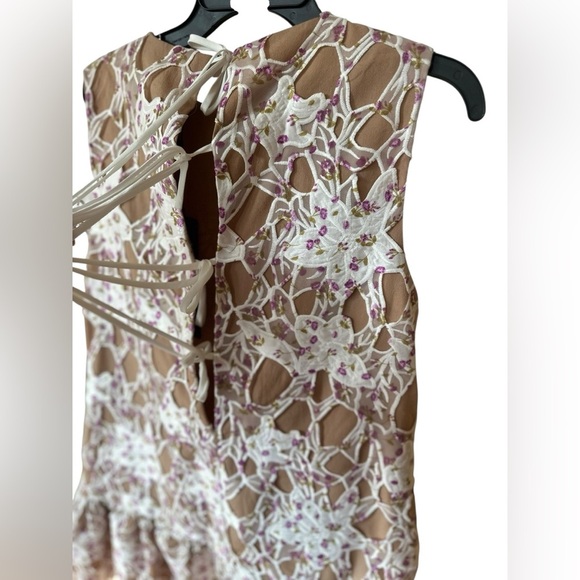 Elliatt Floral Lace Sleeveless heartbeat mini Dress size M - Picture 12 of 15